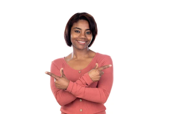 Mulher Africana Adorável Com Camiseta Rosa Isolada Fundo Branco — Fotografia de Stock