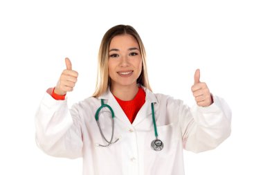 Beyaz bir geçmişi olan düşünceli bir doktor.