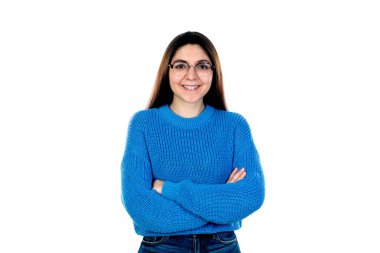 Gözlüklü esmer kız beyaz arka planda izole edilmiş.