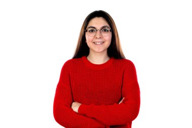 Gözlüklü esmer kız beyaz arka planda izole edilmiş.