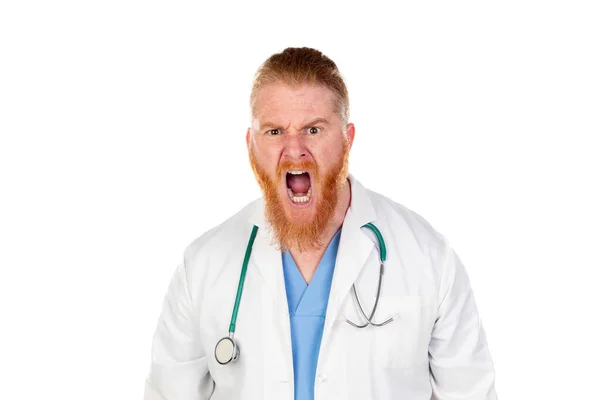 Θυμωμένη Κοκκινομάλλα Γιατρός Απομονωμένη Λευκό Φόντο — Φωτογραφία Αρχείου