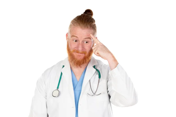 Pensive Κοκκινομάλλα Γιατρός Απομονώνονται Λευκό Φόντο — Φωτογραφία Αρχείου