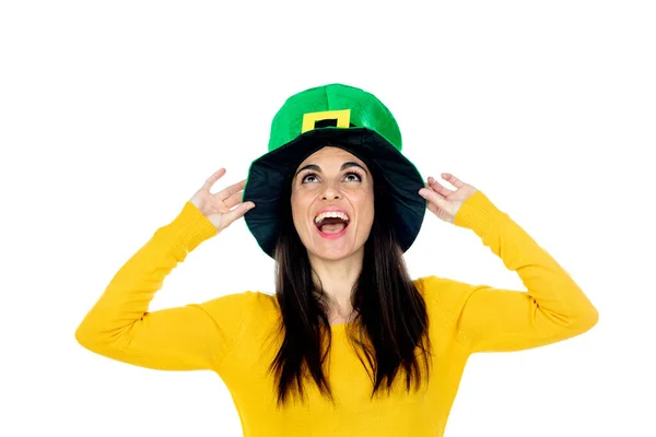 Brunett Kvinna Med Saint Patrick Day Hat Isolerad Vit Bakgrund — Stockfoto