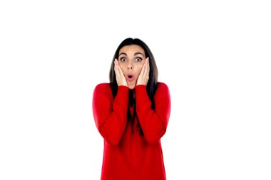 Kırmızı forma giyen çekici olgun bir kadın beyaz arka planda izole edilmiş.