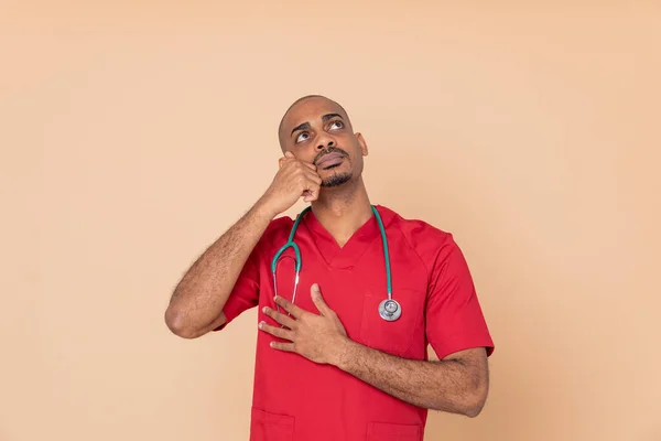 Психічний Африканський Лікар Жовтому Тлі — стокове фото
