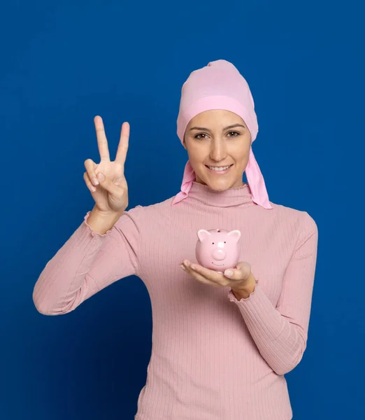 Mujer Joven Con Bufanda Rosa Cabeza Sobre Fondo Azul —  Fotos de Stock