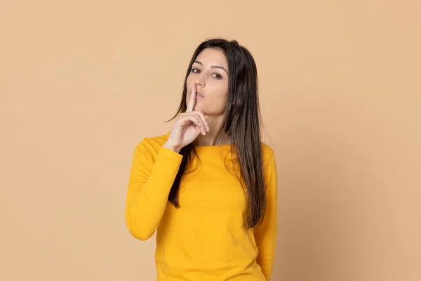 Attractive Brunette Girl Studio Yellow Background — Stock Photo, Image