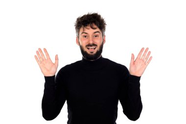 Siyahlı genç adam beyaz arka planda izole edilmiş.