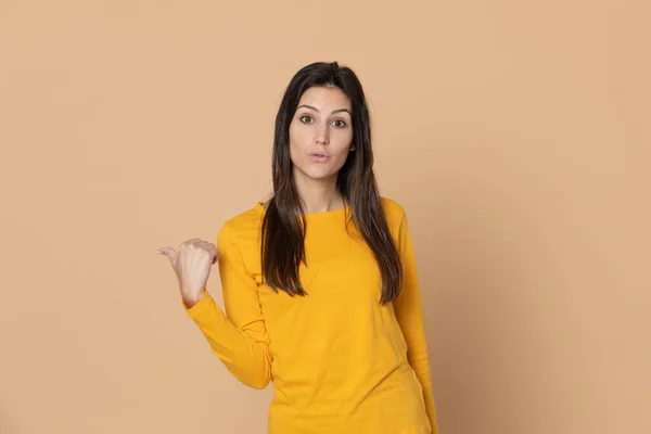 Brunette Young Woman Wearing Yellow Shirt Yellow Background — Stock Photo, Image