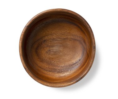 Beyaz arka plana yerleştirilmiş ahşap kase.