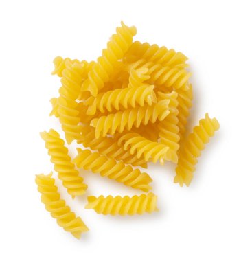 Fusilli beyaz arkaplana yerleştirildi