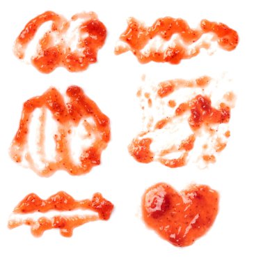 Beyaz arka plana damlayan çilek reçelinin çeşitli şekillerini kuş bakışı inceledim..