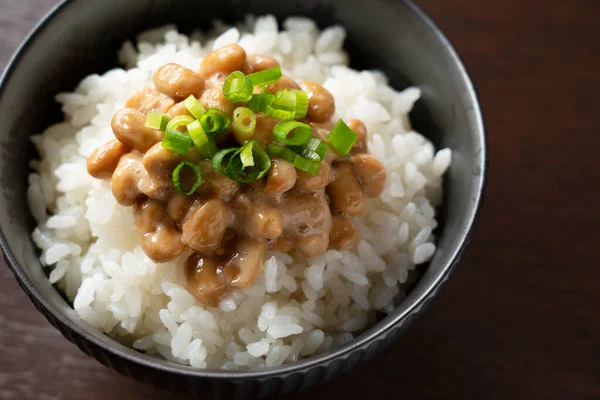 Natto Feltette Rizst Sötét Hátterére Kép Reggeli Japánban Stock Kép