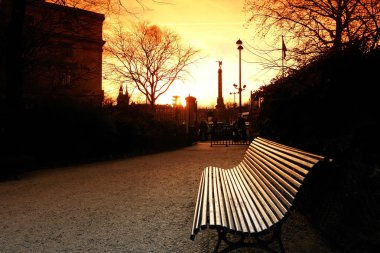 Bahçe ve Le chatelet kare tezgah 