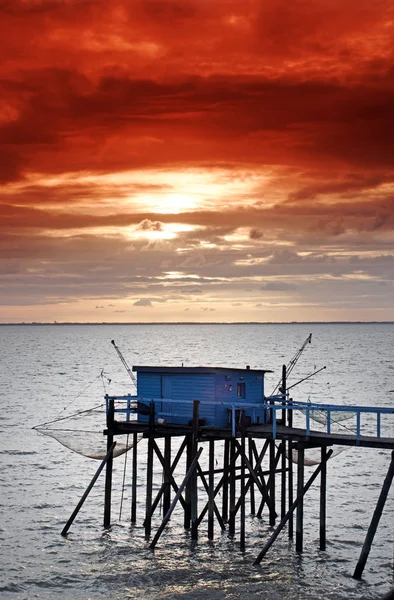 Charente deniz kıyısında bir kulübede Balık tutma 