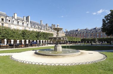 place des Vosges Paris meydanında Çeşmesi
