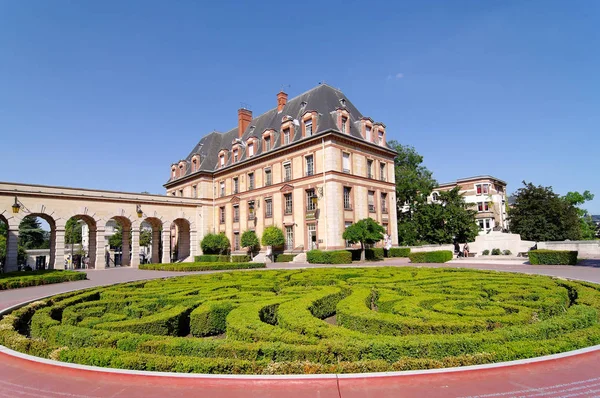 Uluslararası öğrenci Paris şehri