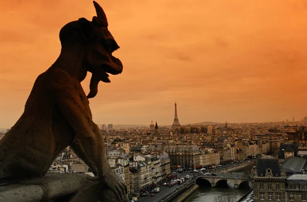 Notre Dame de Paris Katedrali çirkin yaratık