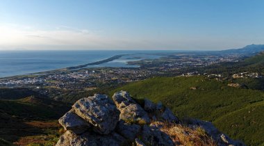 Doğu sahil Corsica'deki / daki Bigugila laggon            