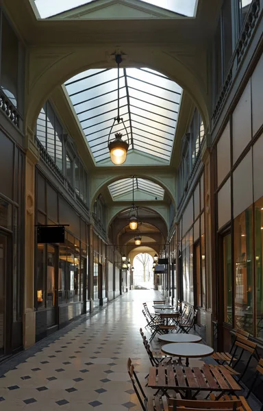 Kapalı geçiş Paris şehri