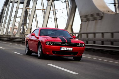 Dodge Charger 1972 Kırmızı kaslı araba