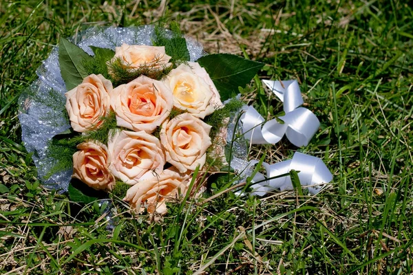 Wedding Bouquet Cream Roses — Stock Photo, Image