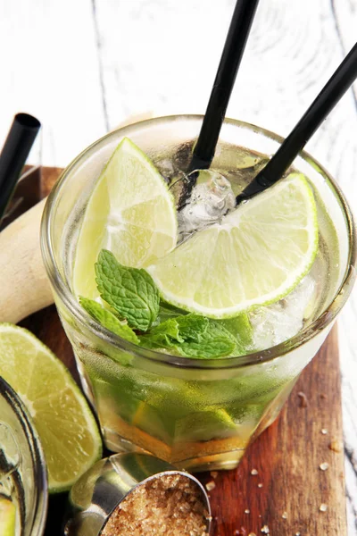 Caipirinha con limone — Foto Stock