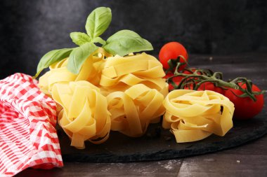 makarna madde ve fesleğen