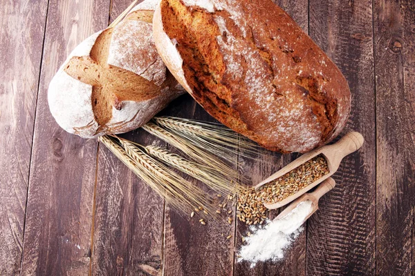 Свежеиспечённый Хлеб Мука Наборе — стоковое фото
