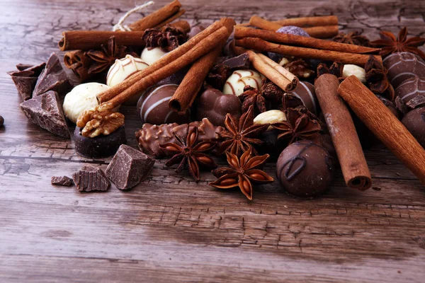 A kiválasztott válogatott csokoládé szarvasgomba praliné, a fa-t — Stock Fotó