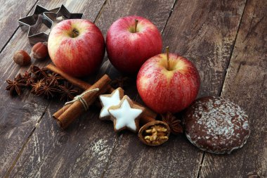tanımlama bilgileri, baharat ve elma bir Noel ekmek kavramı.