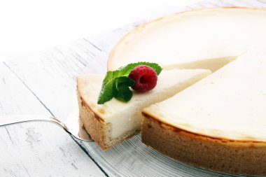 Ev yapımı cheesecake taze meyveleri ve tatlı - nane ile o
