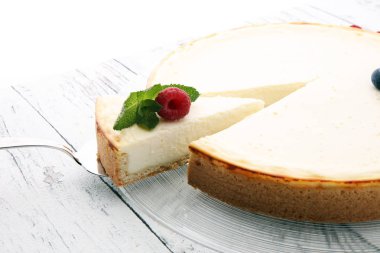 Ev yapımı cheesecake taze meyveleri ve tatlı - nane ile o