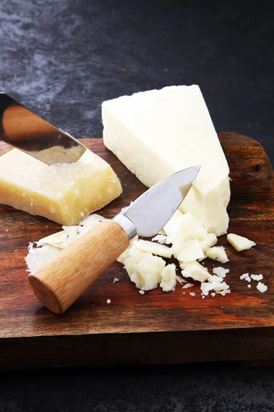 An aged authentic parmigiano reggiano parmesan cheese with chees — Stock Photo, Image