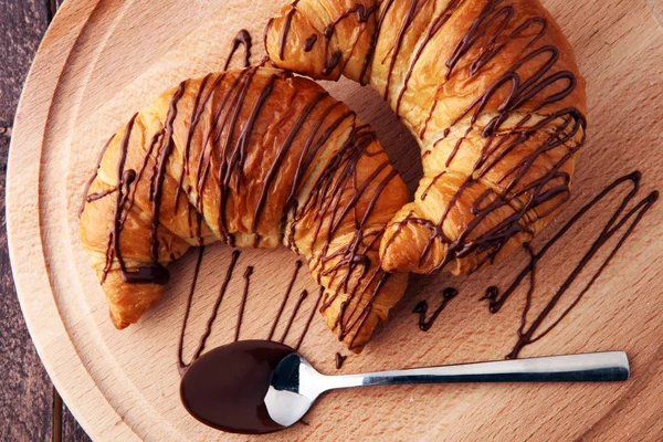 Fresh homemade croissants with chocolate. Sweet bakery concept — Stock Photo, Image