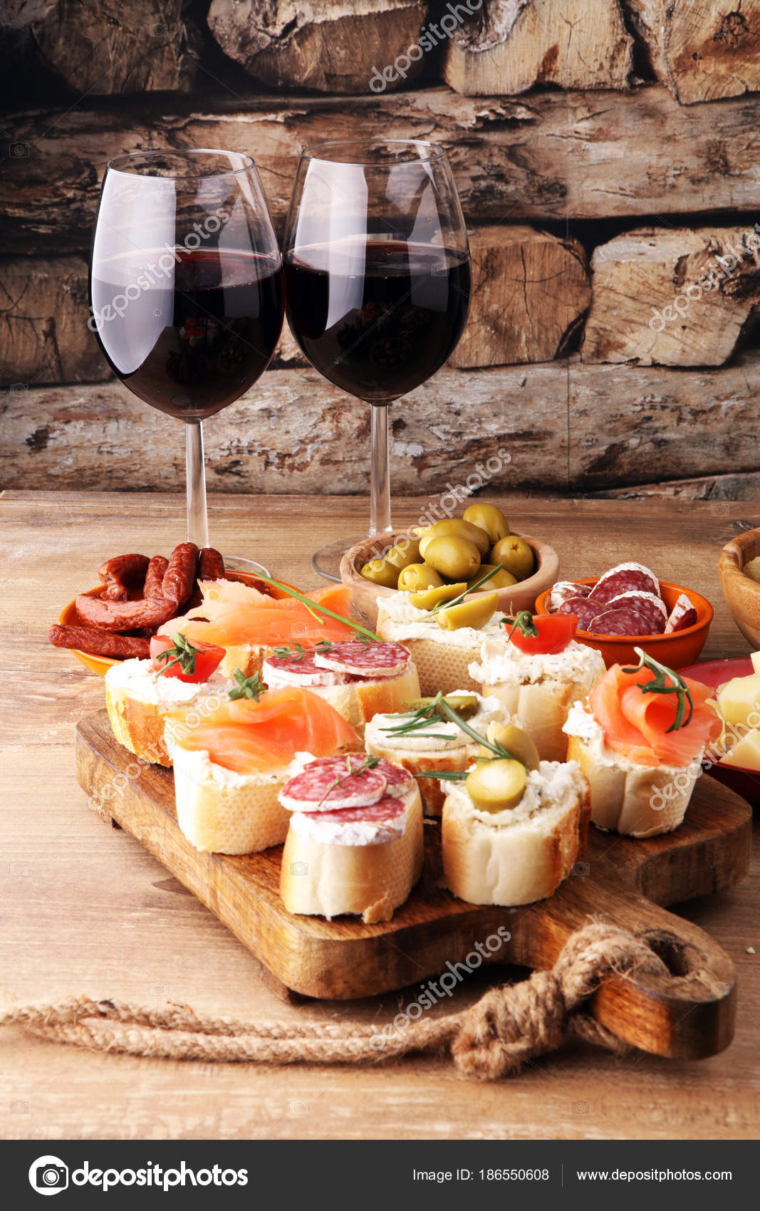 depositphotos_186550608-stock-photo-italian-antipasti-wine-snacks-set.jpg