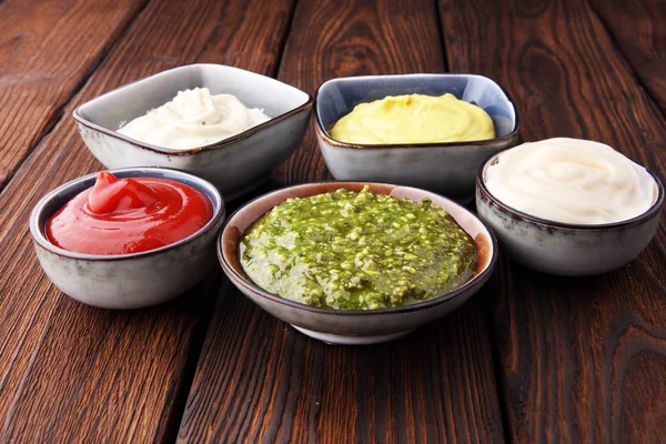Soslar - ketçap, mayonez, hardal barbekü sosu, pesto, m kümesi