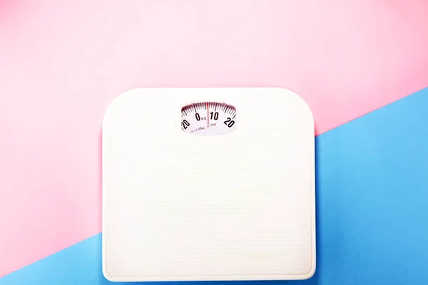 Weight measure flat lay on colored paper. — Stock Photo, Image