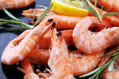 Ham taze karides Langostino Austral. limon ile deniz ürünleri karides bir