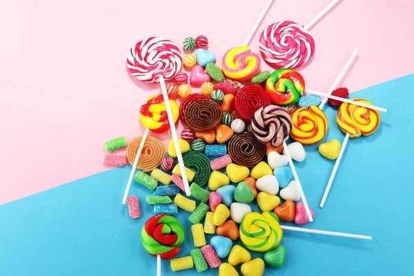 Bonbons avec de la gelée et du sucre. tableau coloré de différents enfants — Photo