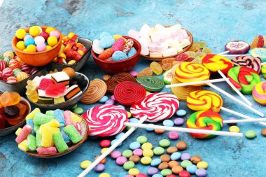 jöle ve şeker ile şekerler. renkli farklı childs dizi