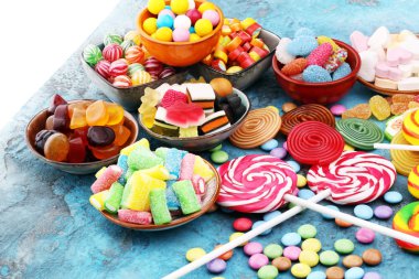 jöle ve şeker ile şekerler. renkli farklı childs dizi
