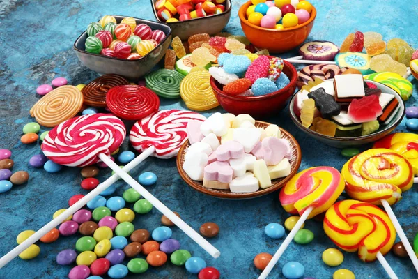 Caramelos con jalea y azúcar. colorida variedad de diferentes niños —  Fotos de Stock