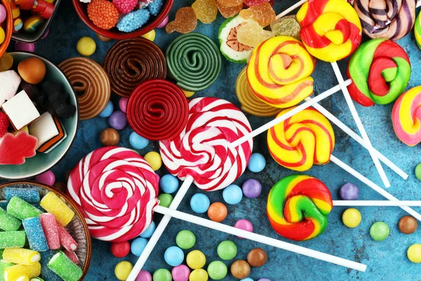 Bonbons avec de la gelée et du sucre. tableau coloré de différents enfants — Photo