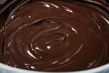 Eriyen çikolata, eritilmiş lezzetli çikolata pralin buzlanma için 