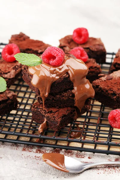 Homemade chocolate brownies on rustic table. brownie bakery. — Stock Photo, Image