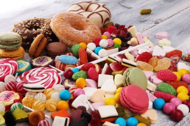 jöle ve şeker ile şekerler. renkli dizi farklı childs tatlılar ve muamele etmek