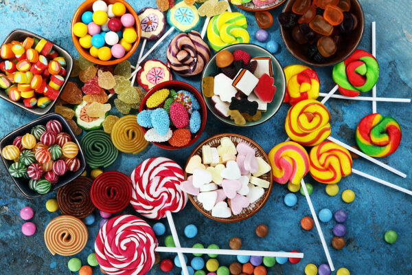 конфеты с желе и сахаром. красочный массив различных детей
