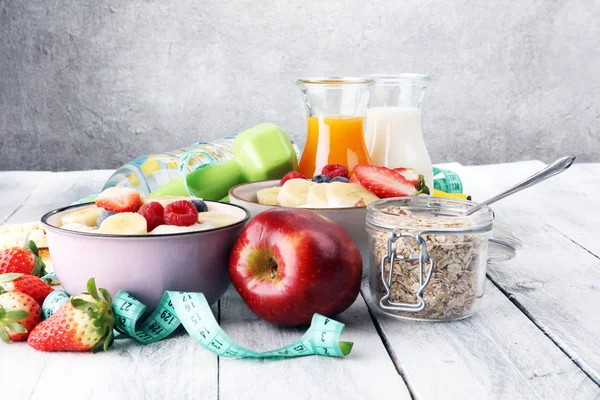 Müsli Med Mjölk Och Frukt Hälsosam Livsstil Skål Med Flingor — Stockfoto