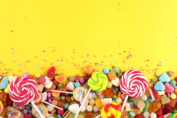 Caramelos con jalea y azúcar. colorida variedad de diferentes niños —  Fotos de Stock